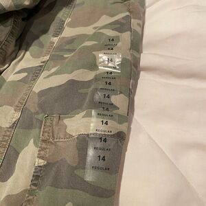 American Eagle Outfitters Green Camouflage pants